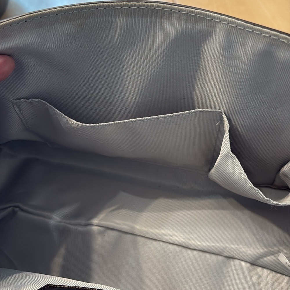 Beijo dark brown patent leather shoulder bag with magnetic close. - Picture 7 of 7